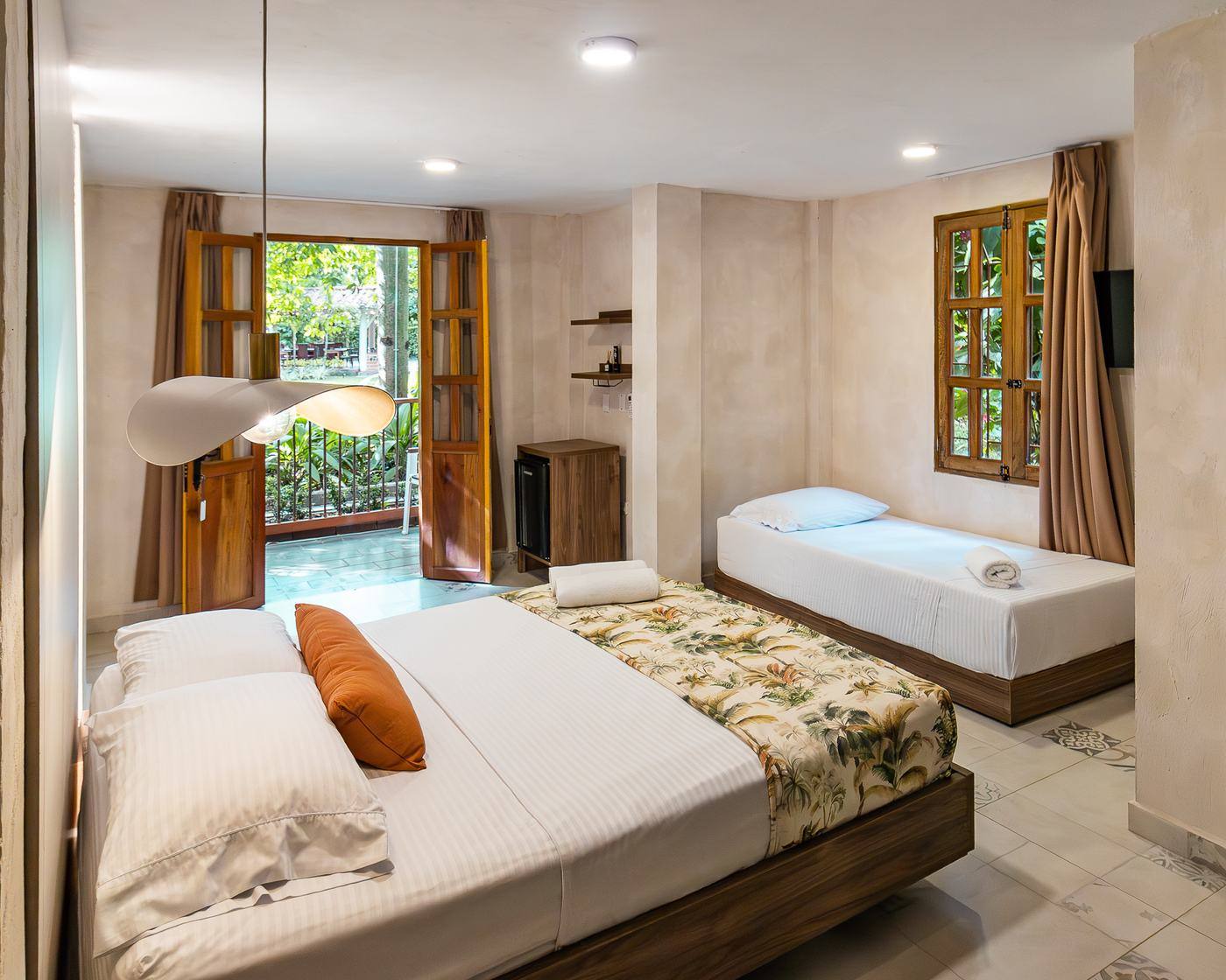 Habitación Suite con Balcón en Palma Serena, con puerta a terraza privada